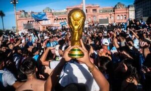 Аргентинські фанати готуються до чемпіонату світу попри спалах хантавірусу
