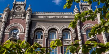Економіка України у 2026 році зростатиме повільніше: НБУ оновив прогноз