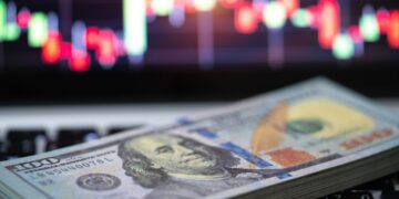 Долар та євро стрімко дешевшають: “свіжий” курс валют на 1 травня