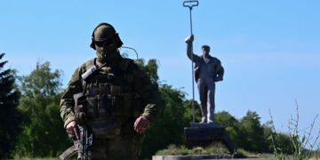 Окупанти в “ДНР” випустили святкове печиво в честь “визволення” Маріуполя