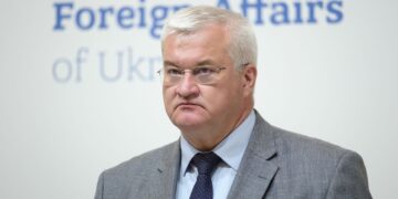 Сибіга назвав мету погроз РФ посольствам в Києві