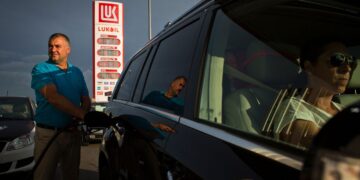 В Севастополі паніка через дефіцит бензину, окупанти ввели ліміти на продаж