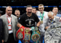 Усик зустрівся з очільниками UFC та WWE під час візиту до США