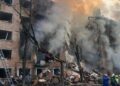 Руїни замість фасадів: у Києві рахують тисячі пошкоджених будинків