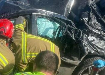 Пекло в Києві: рятувальники вирізали водія з авто після смертельної ДТП