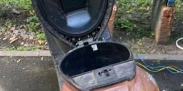 Помітив мопед біля будинку та одразу вкрав: у Києві затримали рецидивіста