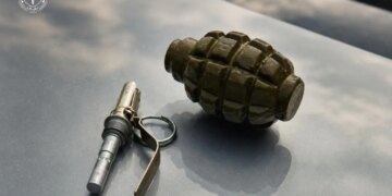 У Києві підозрюваний у справі про нарколабораторії погрожував гранатою під час обшуку