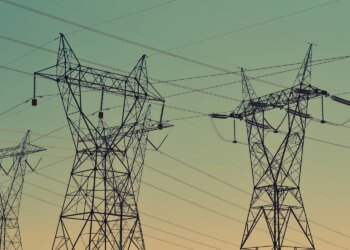 рф атакувала енергетику у Києві, досі 30 тисяч знеструмлених