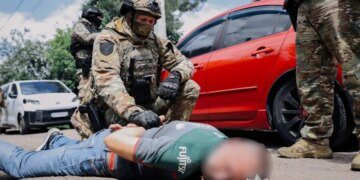 Влаштовували втечу військових у СЗЧ і чекали на прихід "руського міра" – в Україні затримали злочинну групу