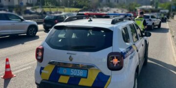 У Києві Mercedes влетів у підземний перехід, відомо про загиблих та постраждалих