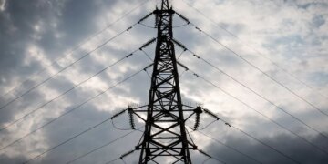 росія атакувала чотири об'єкти енергетики на Дніпровщині, тисячі людей без світла – ДТЕК