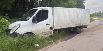 росіяни вдарили дроном по автівці, яка розвозила хліб на прикордонні Чернігівщини