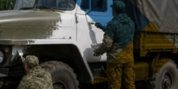 Цивільний щит: росіяни маскують військову техніку під молоковози та водовози – ЦНС
