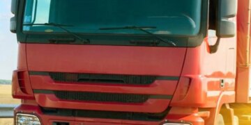 У Києві обмежили рух вантажівок понад 24 тонни через спеку