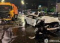 У Києві Audi влетіла у вантажівку: є постраждалий