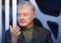 Порошенко теж відмовився від польського ордена, але дорікнув Зеленському санкціями