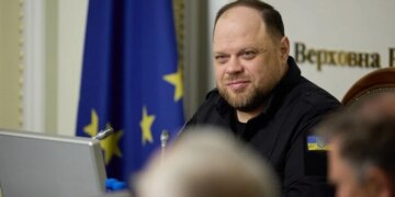 Стефанчук назвав помилкою рішення президента Навроцького про відкликання ордена Зеленського