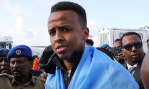 Дискваліфікований арбітр Артан повернувся додому в Сомалі