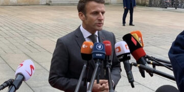 Макрон: Вашингтон більше не вважає себе нейтральним посередником у війні