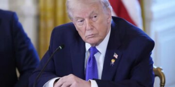 Трамп заявив, що Ормузька протока повністю відкрита для судноплавства