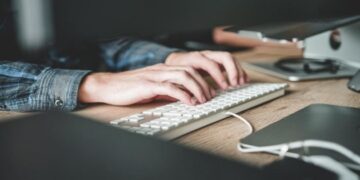 В українців виманювали фейкові штрафи за ПДР через підроблений сайт Нацполіції