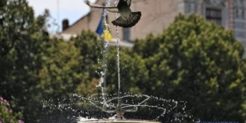 На вихідних в Україні буде переважно без опадів, спека сягне до 38°