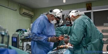Лікарі у Чернігові провели унікальну операцію з відновлення трахеї та гортані