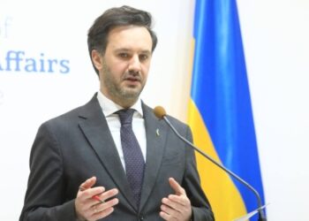 Україна повернула чотирьох моряків із судна, затриманого Іраном в Ормузькій протоці – МЗС