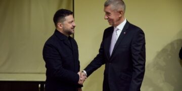 Бабіш – про зустріч із Зеленським в Єревані: Обговорювали транспортування азербайджанських нафти і газу