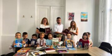 Посольство у Грузії передало колекцію українських книжок до освітнього центру «Sikvaruli»