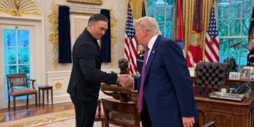 Усик зустрівся з Трампом у Білому домі
