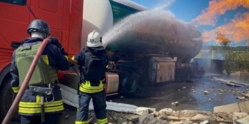 Ворожий дрон атакував АЗС на Одещині: виникла загроза вибуху