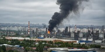 В Москві лунають вибухи: дрони атакують столицю Росії