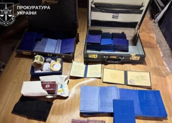 На Київщині ліквідовано масштабну мережу підробки державних документів (фото)