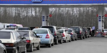 Бензин у Росії б’є цінові рекорди – влада ділить пальне для своїх