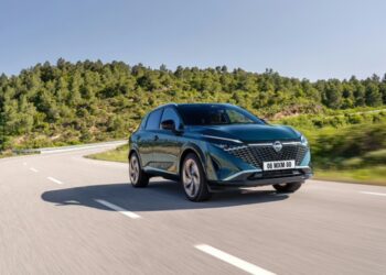Nissan несподівано зупиняє виробництво ключового електромобіля