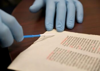 Вчені розкрили приховану ДНК у рукописах 1300-річної давності