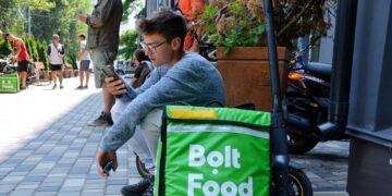 Bolt пояснив, чому в Україні бракує кур’єрів, і розповів, скільки вони заробляють