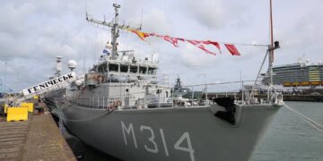 Україна отримала від Нідерландів новий корабель для протимінної боротьби