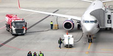 Українські дрони “вимкнули” експорт авіагасу з Росії