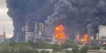 Дві атаки на московський НПЗ вивели з ладу обидві установки, що забезпечують 100% первинної переробки нафти