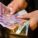 Зарплати зростуть, а ріст цін сповільниться: Кабмін схвалив план на 3 роки