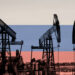Видобуток нафти в рф впав до річного мінімуму через удари України – Bloomberg