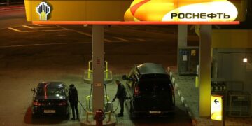 Дефіцит пального дістався Москви, на заправках вводять жорсткі ліміти
