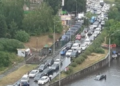 Наслідки удару стихії: в Києві автівка заблокувала рух транспорту, – ФОТО