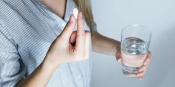 Вчені попередили: деякі види води можуть знижувати ефективність ліків