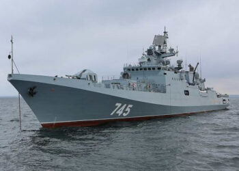 Військовий корабель рф здійснив попереджувальні постріли по британській яхті