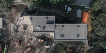 Кількість постраждалих від атаки рф на Київ наблизилася до 100