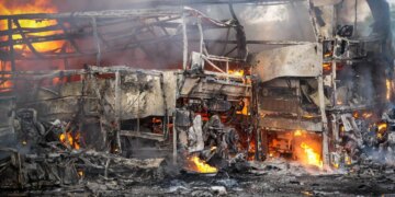 4 поранених через атаку рф на Одесу, під удар потрапили автопарк і санаторій