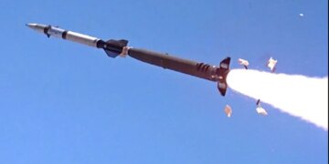 Ворог б'є балістикою по Києву, зафіксовані пожежі – мер